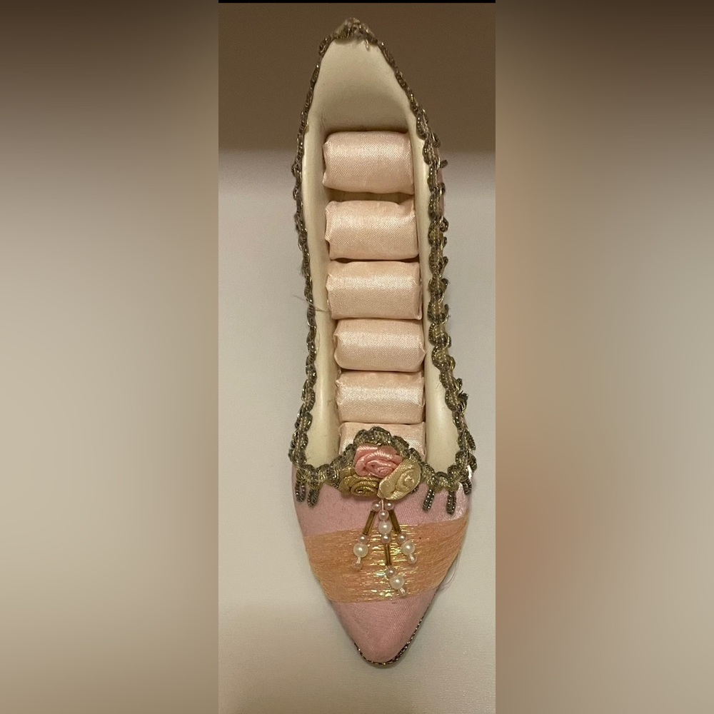 High heel ring holder